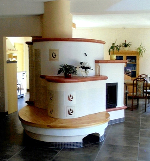 gebauter Kachelofen